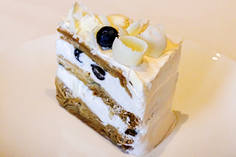 ホワイトチョコとブルーベリーのアーモンドケーキ